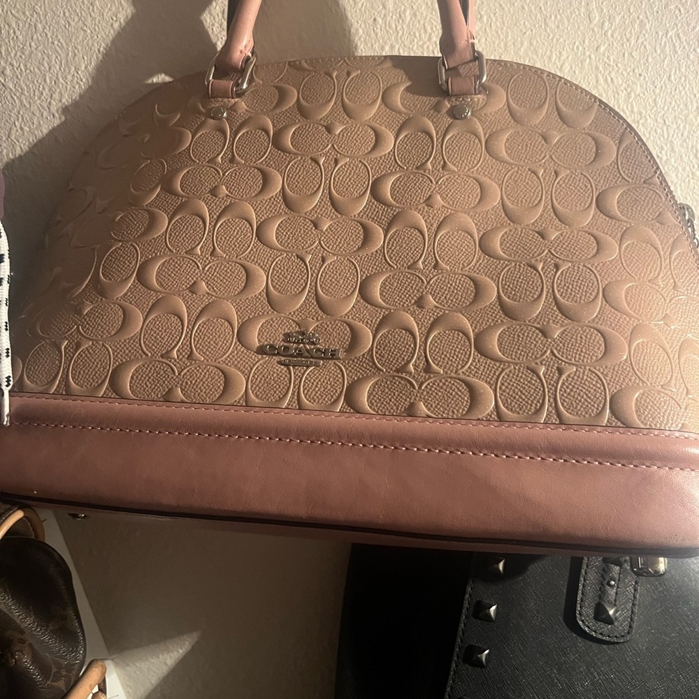 Just in time for spring, this pink bag is sure to make heads turn!!